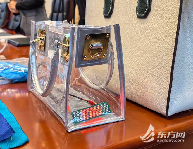 一件衣服就能为手机充电！《自然》发表复旦大学彭慧胜团队纤维锂离子电池研究成果(图5)