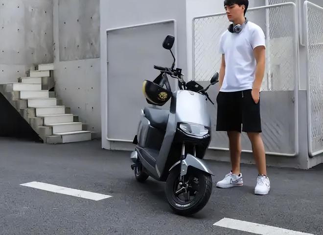 电动车性能越来越强功能越来越丰富为什么销量反而下降了呢？(图4)