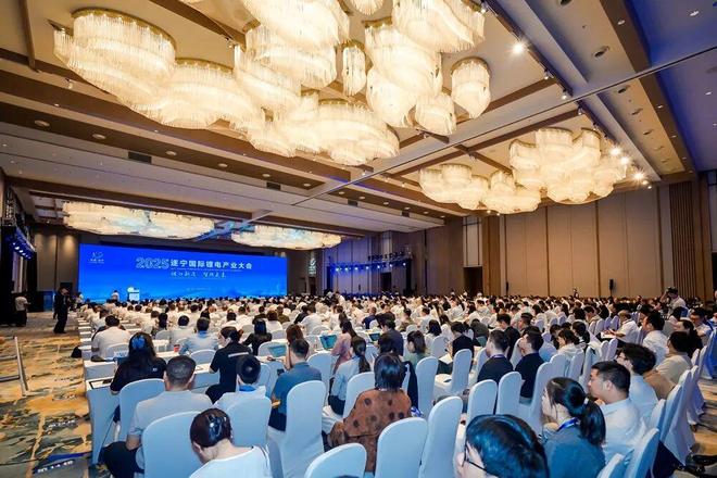 论坛直播丨吴辉:2030年全球锂电池出货量将达51TWh固态电池将达614GWh(图1)