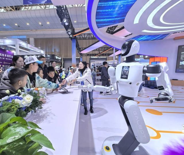 eVTOL、人形机器人、电动船舶……超230家参展商携明星产品亮相2025动力电池应用生态展览会(图2)