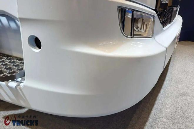 新款斯堪尼亚爆改长头卡车问世雷诺推出电驱桥重卡？Solutrans2025展会前沿盘点(图4)